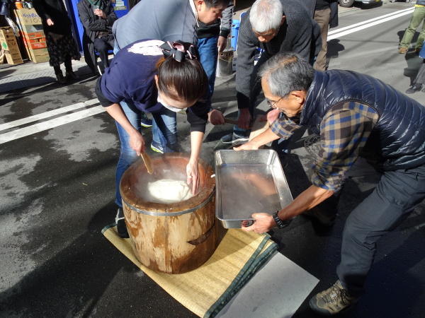 つきたてアツアツです