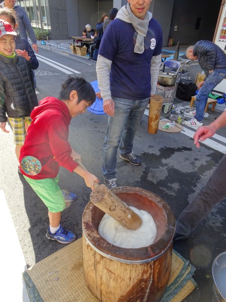 仕上げは子どもたち