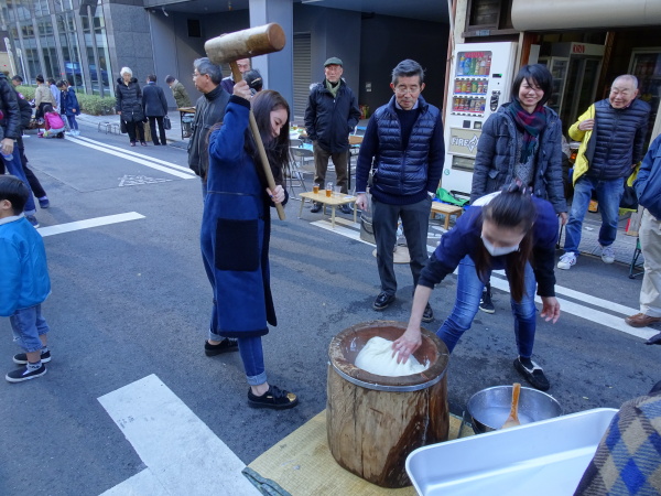 子どもの頃からお餅をついているはず