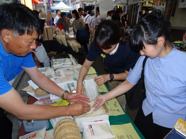 あきたこまちの量り売り