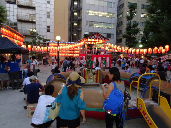 踊らなくても楽しめます