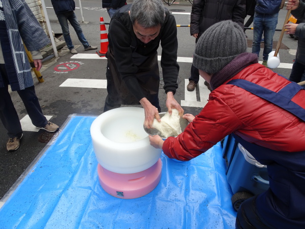 お餅伸びてますね