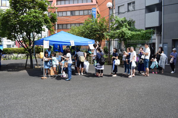 天気も回復して人が増えてきました