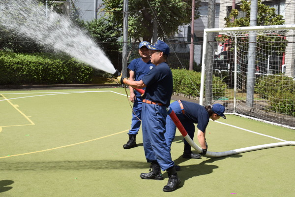 放水するのは小川町北部二丁目町会の前青年部長さんです