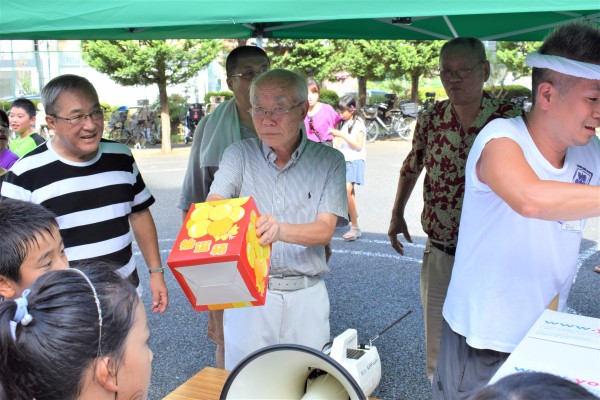 くじを引くのは町会長さんたち