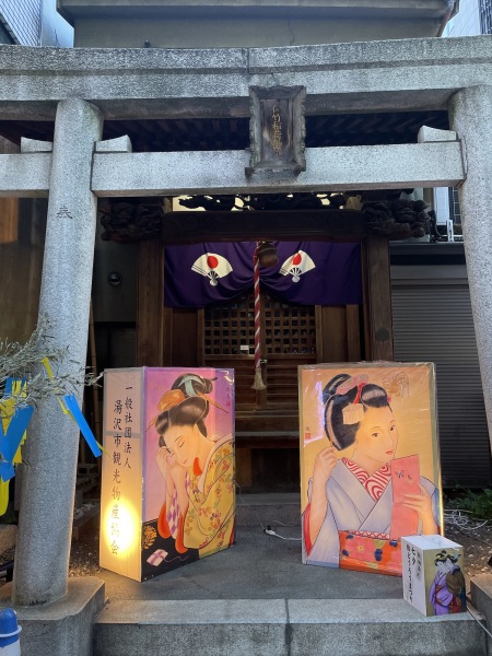 佐竹稲荷神社の中にも