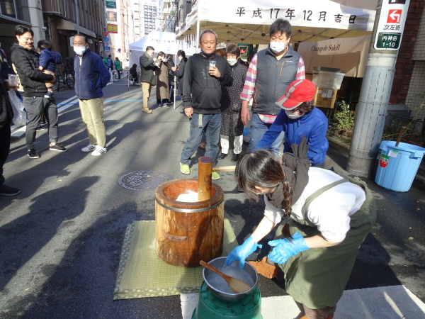 杵は結構重いんですよ〜