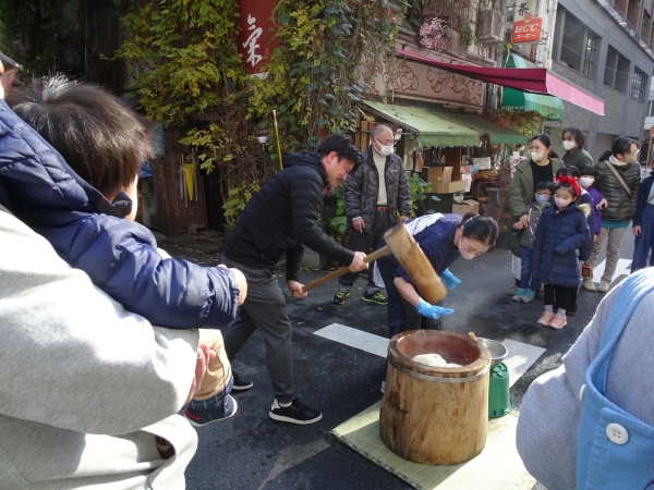 パパの挑戦を見守ります