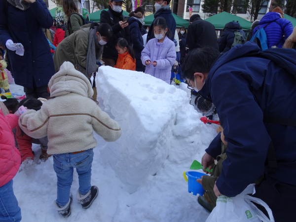 雪の塊で何を作ろう？