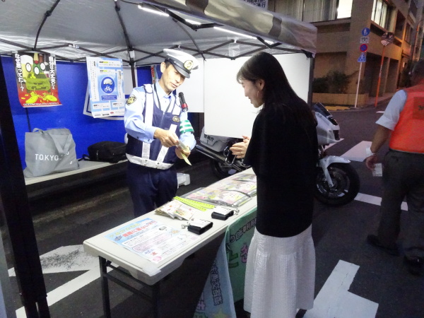 神田警察さんのブースも賑わっています