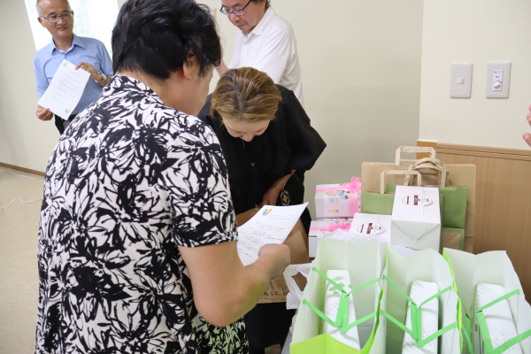 景品はお菓子や果物、コーヒ―など