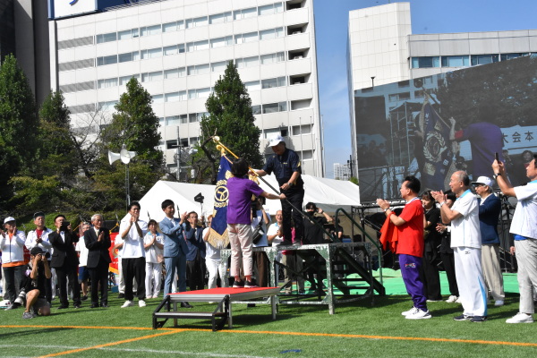 優勝旗の返還。今年はどの地区の手に？