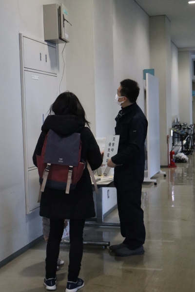 端子盤は事務室横の上方に