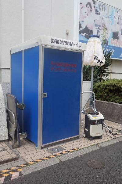 マンホールトイレ